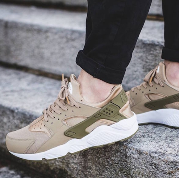 Nike Air Huarache ‘Khaki’. - Picture 3 of 16